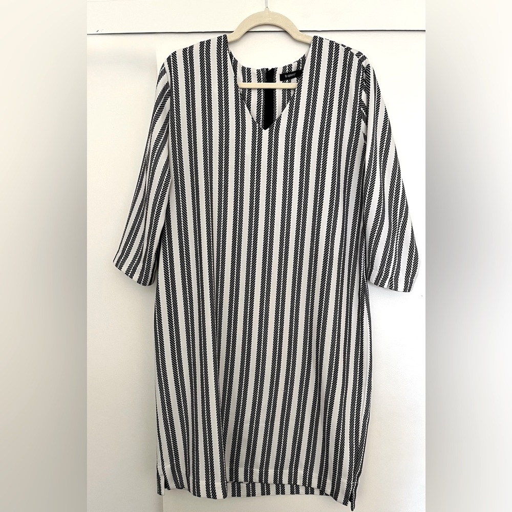 Black and white herringbone 3/4 sleeve sheath dress, b. young. sz 40 euro/12 US